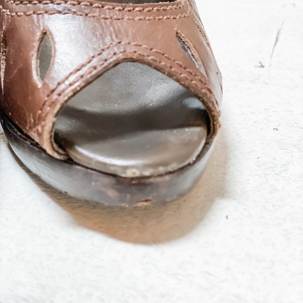 Cathy Jean brown leather open-toe pumps - Picture 7 of 8